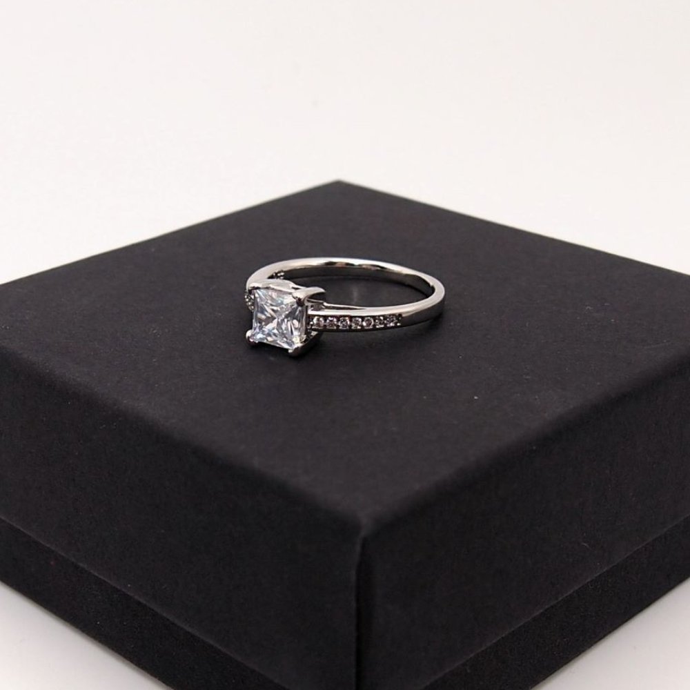 Stunning Princess Cut 1.00ctw Diamond Bridal Ring 925 Sterling Silver - Picture 5 of 9